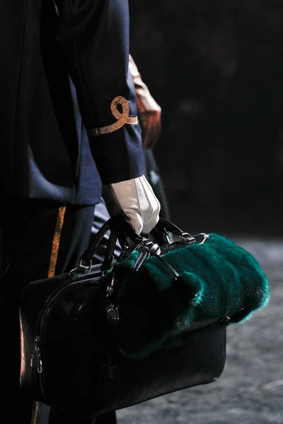 Look 76
